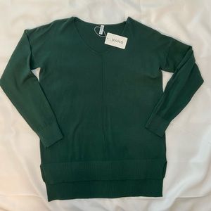 Women’s emerald green lightweight sweater